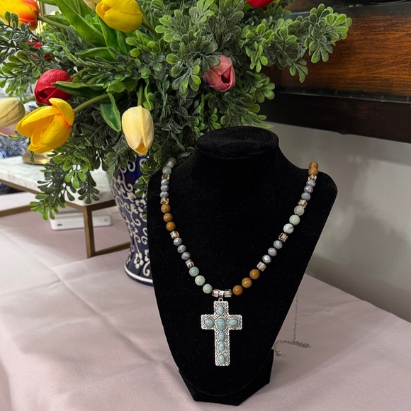 Jewelry - Elegant Beaded Cross Necklace
